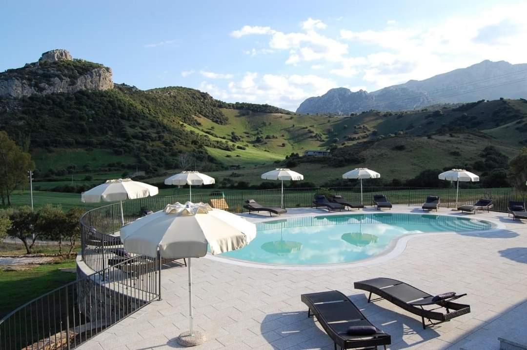 Case Vacanze Nioleo - Apartments And Pool Siniscola Kültér fotó
