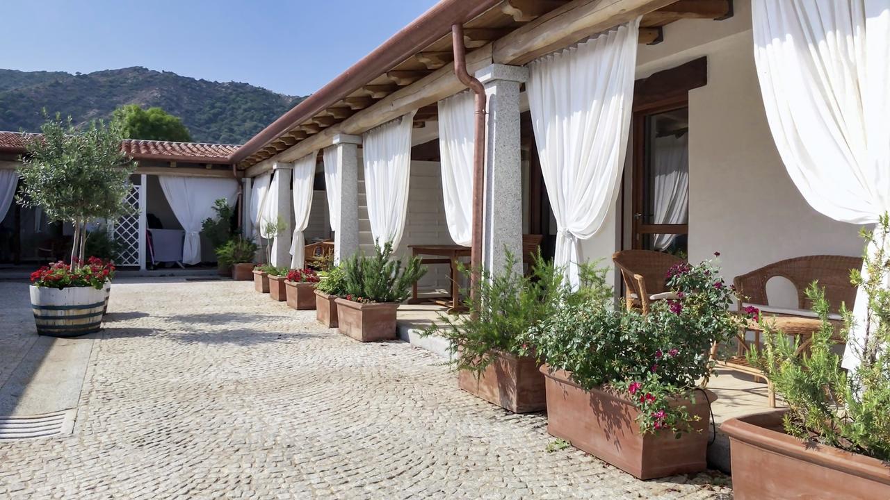 Case Vacanze Nioleo - Apartments And Pool Siniscola Kültér fotó