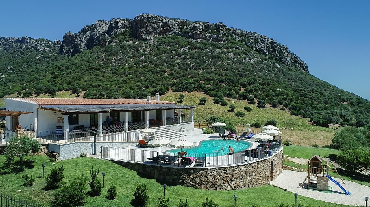 Case Vacanze Nioleo - Apartments And Pool Siniscola Kültér fotó