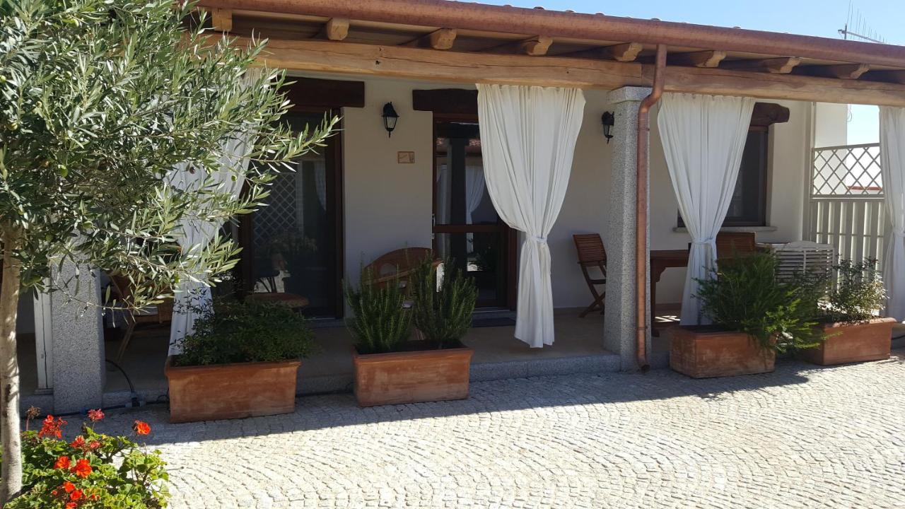 Case Vacanze Nioleo - Apartments And Pool Siniscola Kültér fotó