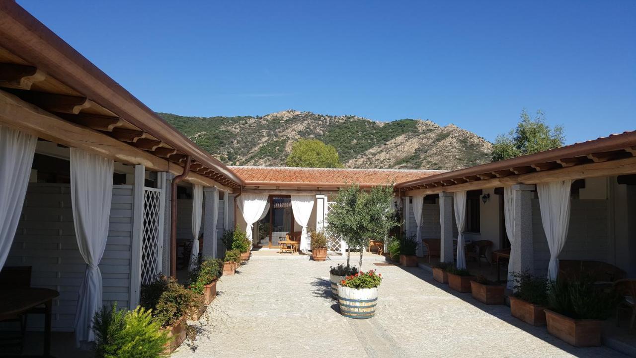 Case Vacanze Nioleo - Apartments And Pool Siniscola Kültér fotó