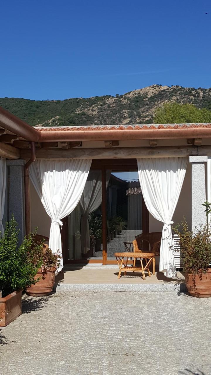 Case Vacanze Nioleo - Apartments And Pool Siniscola Kültér fotó