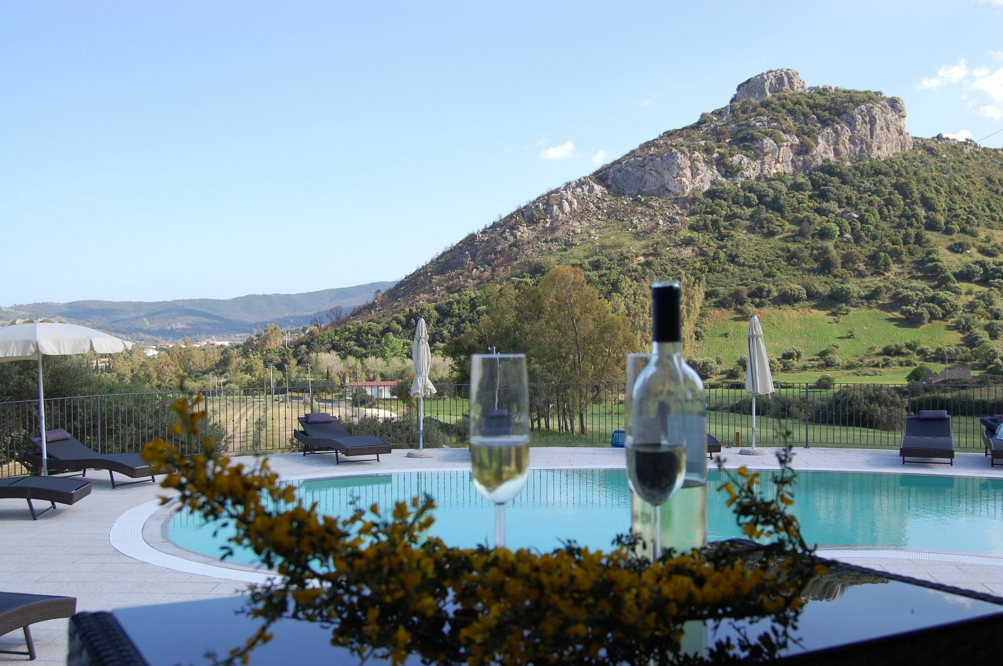 Case Vacanze Nioleo - Apartments And Pool Siniscola Kültér fotó